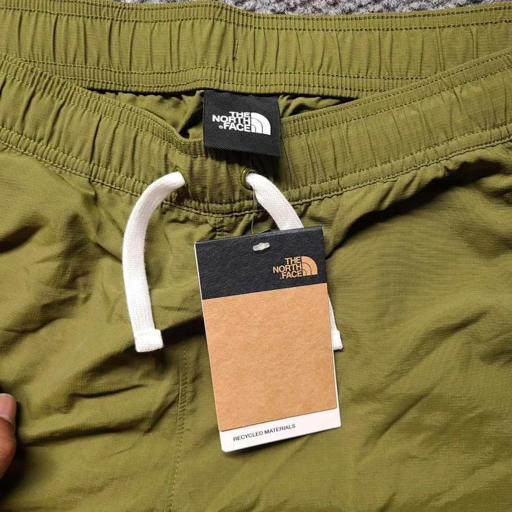 NEW The North Face Mens Action Short 2.0 Forest Olive Green NF0A87TJ Medium NWT